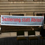 001 Transparent im Schlosshof